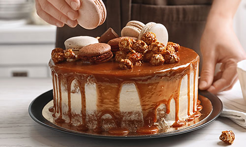 The Ultimate Guide to Advanced Cake Textures: Sauces, Creams & Layers