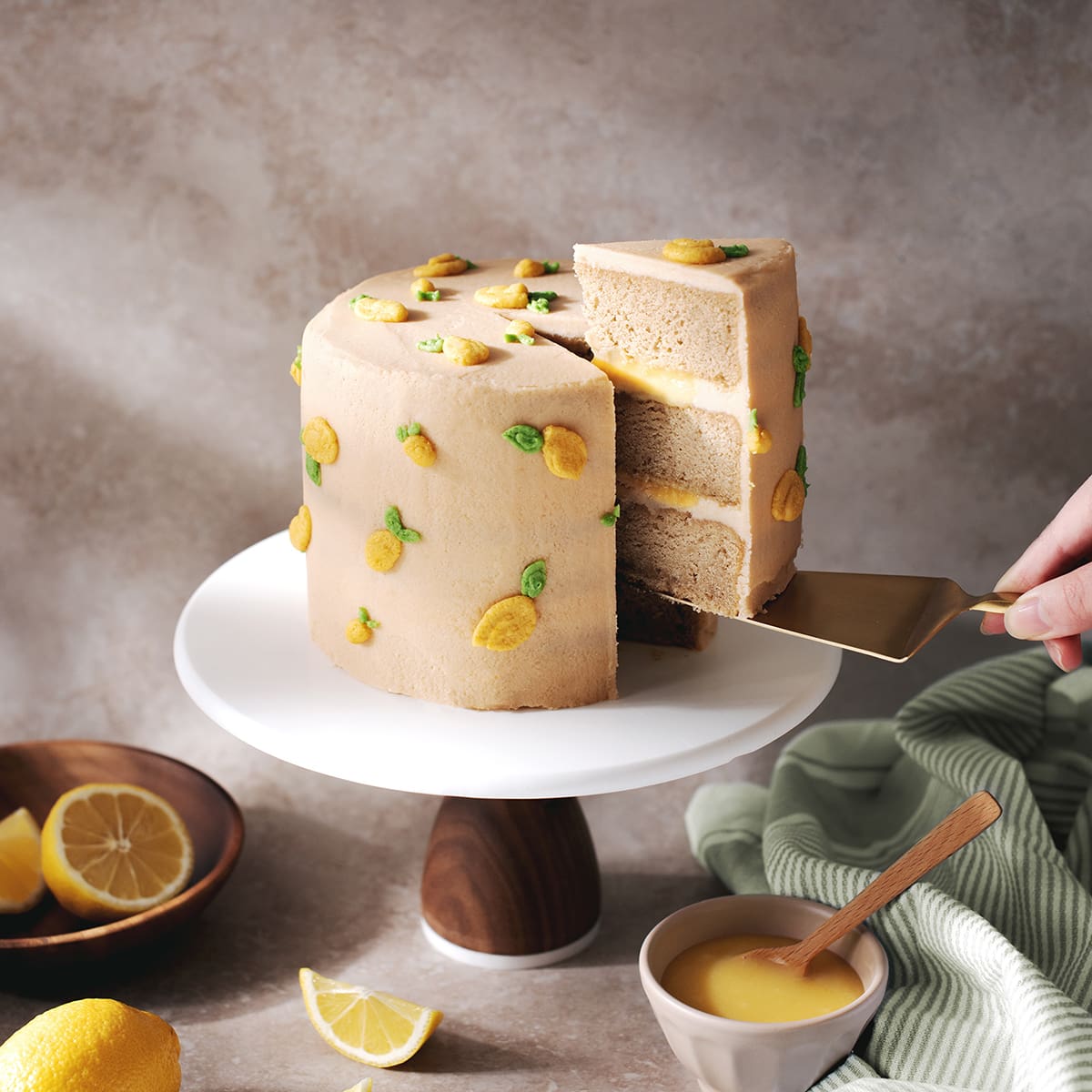 The Ultimate Guide to Seasonal Baking and Petite Cake Mastery